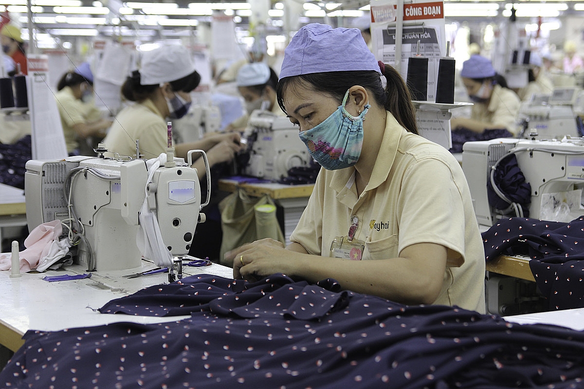 Theo quan điểm của các doanh nghiệp, nên bắt đầu tăng lương tối thiểu từ đầu năm 2023 thì phù hợp hơn với các kế hoạch kinh doanh của doanh nghiệp.