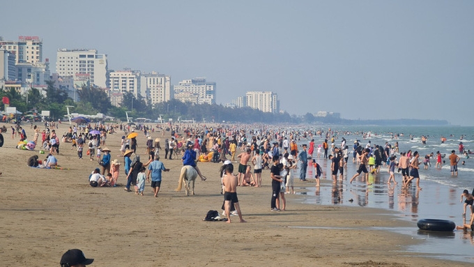 3 ngày nghỉ lễ giỗ Tổ, TP Sầm Sơn đón 325.000 lượt khách du lịch, tăng 6,19 lần so với năm 2021.