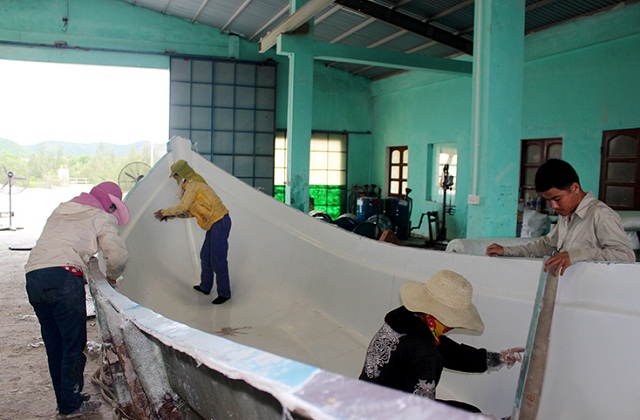 Việc sử dụng chất liệu nhựa composite-thủy tinh góp phần bảo vệ môi trường, bảo đảm sản xuất sạch hơn.