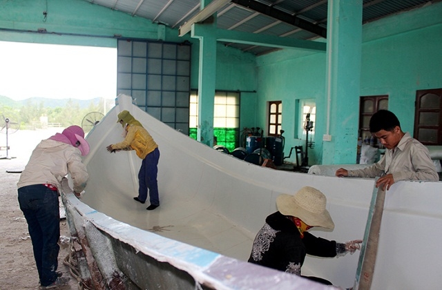 Việc sử dụng chất liệu nhựa composite-thủy tinh góp phần bảo vệ môi trường, bảo đảm sản xuất sạch hơn.