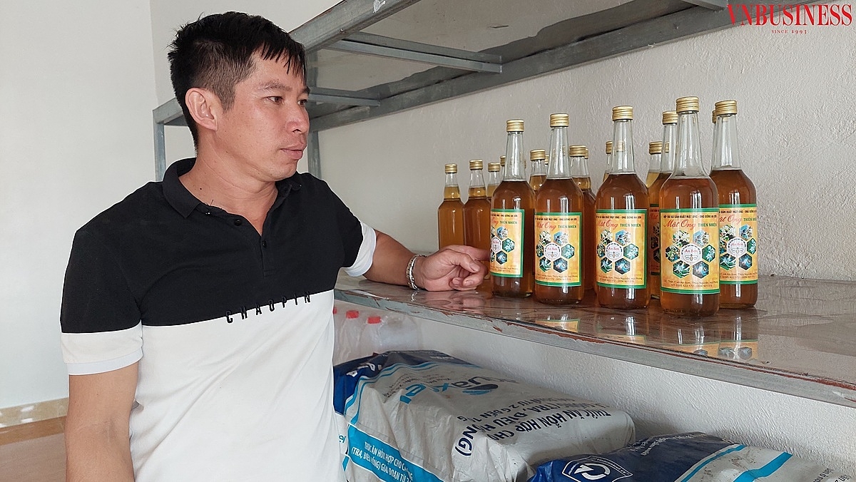 Nhờ có tem mác, truy xuất nguồn gốc rõ ràng nên mật ong của HTX đang từng bước nâng cao giá trị sản phẩm.