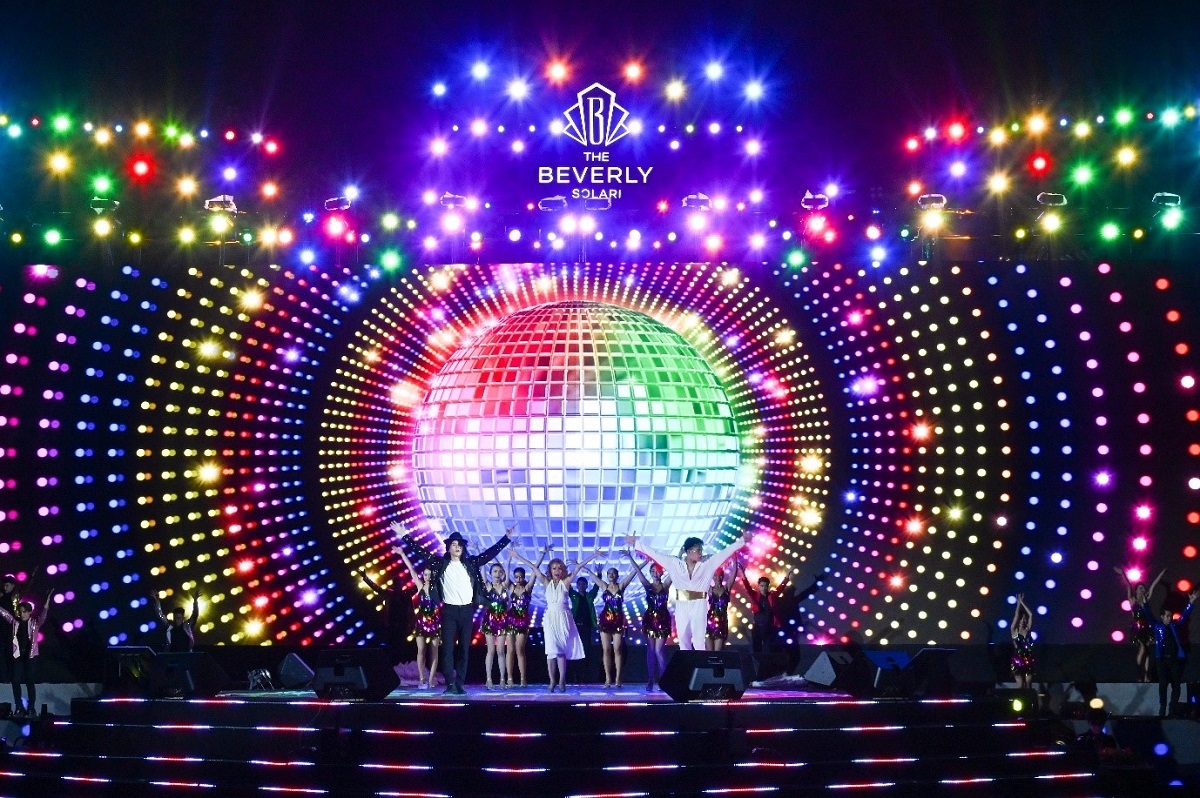 Lễ kick off The Beverly Solari sôi động với tiết mục mở màn ấn tượng.