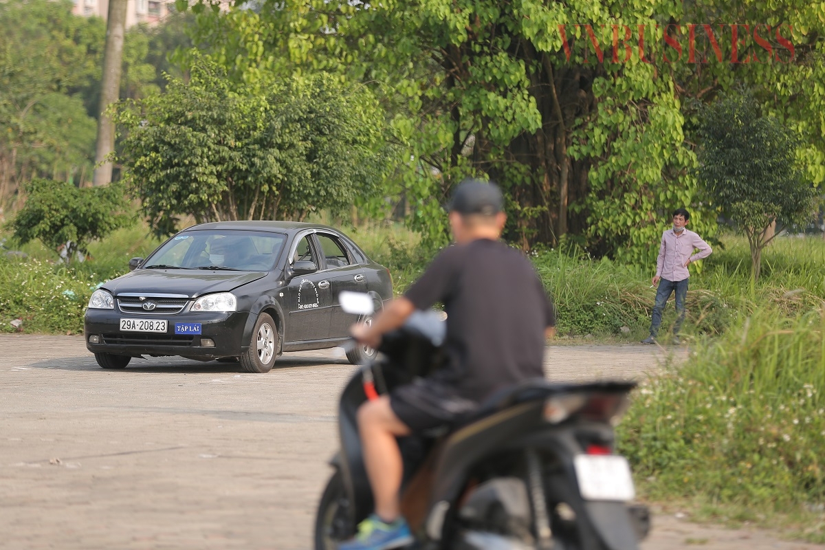 Bên trong khuôn viên được tận dụng làm nơi tập lái xe.