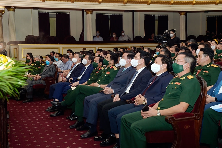 Cuộc thi viết “Bảo vệ nền tảng tư tưởng của Đảng trong tình hình mới” là cuộc thi sẽ được tổ chức thường niên nhằm tiếp tục quán triệt, tuyên truyền nâng cao nhận thức trong thực hiện Nghị quyết số 35-NQ/TW ngày 22-10-2018 của Bộ Chính trị khóa XII “Về tăng cường bảo vệ nền tảng tư tưởng của Đảng, đấu tranh phản bác các quan điểm sai trái, thù địch trong tình hình mới”.