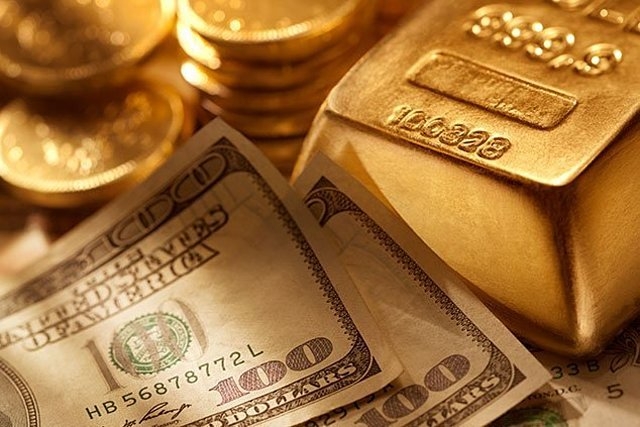 Giá vàng trong nước và thế giới đồng loạt giảm trước áp lực tăng giá của đồng bạc xanh. (Ảnh: Int)
