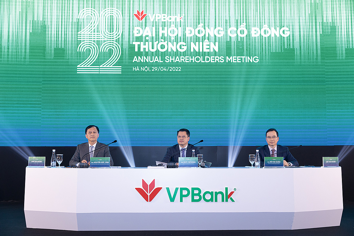 Chủ tọa ĐHCĐ VPBank.