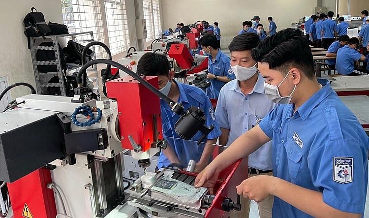 Đào tạo kỹ sư thực hành theo mô hình Kosen của Nhật Bản.