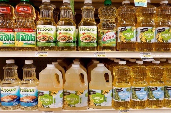 Thị trường đã tỏ ra nhẹ nhõm khi Bộ trưởng Kinh tế Indonesia hôm 26/4 cho biết lệnh cấm sẽ chỉ bao gồm olein cọ tinh chế, tẩy trắng và khử mùi (RBD), nhưng một ngày sau, các nhà chức trách thông báo các sản phẩm khác cũng sẽ được đưa vào lệnh cấm.