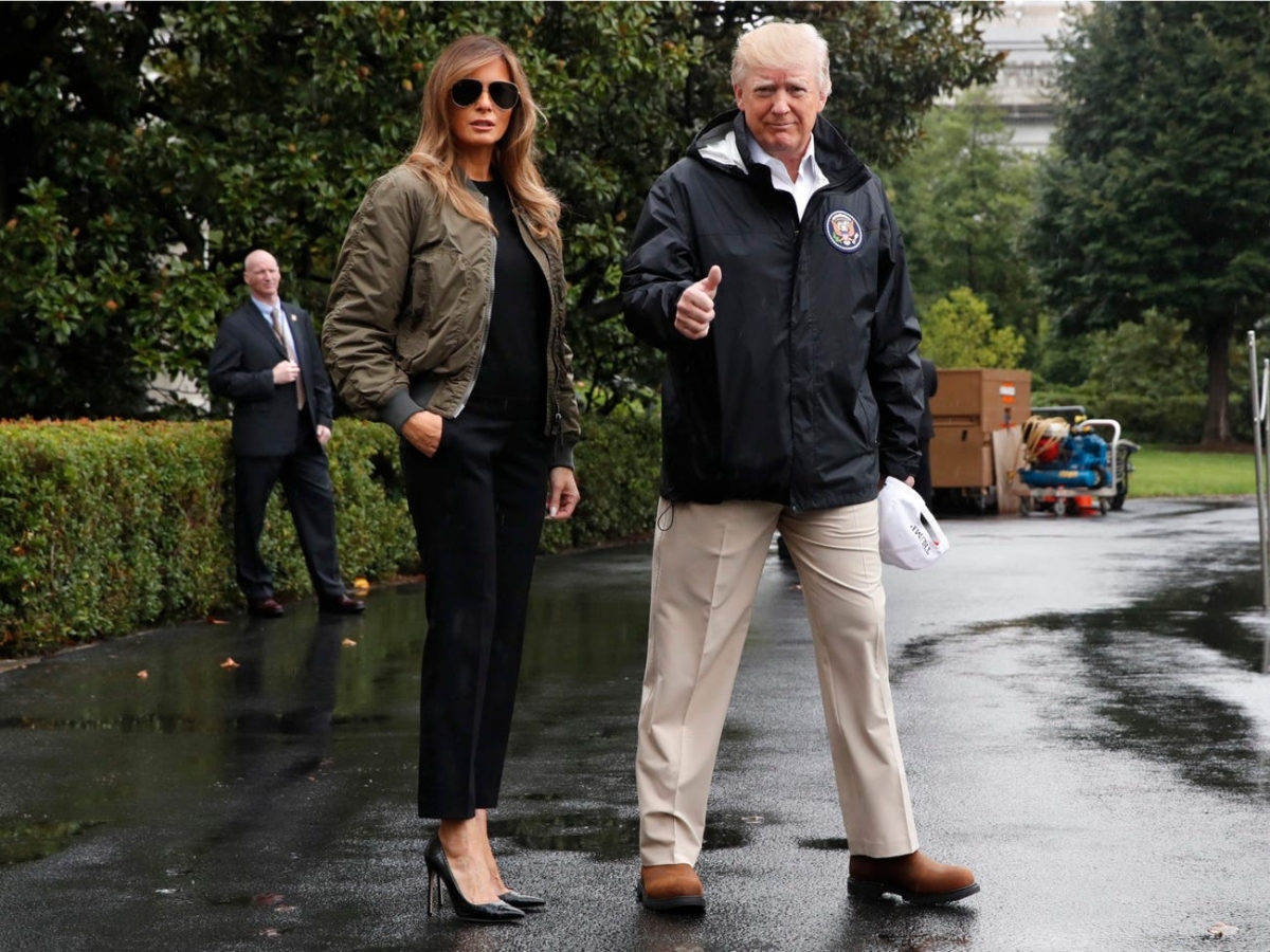 Đôi giày cao gót Manolo Blahnik trị giá 625 USD của Melania Trump, được mang để lên tàu Marine One và tới Texas sau cơn bão Harvey, đã gây tranh cãi. Năm 2017, đệ nhất phu nhân bị chỉ trích vì có vẻ lạc lõng khi đi đôi giày cao gót hàng hiệu đắt tiền để đến thăm nơi xảy ra thảm họa thiên nhiên. Đôi giày cao gót Manolo Blahnik được bán lẻ với giá $ 625 tại Neiman Marcus, nhưng chúng hiện đã được bán hết.