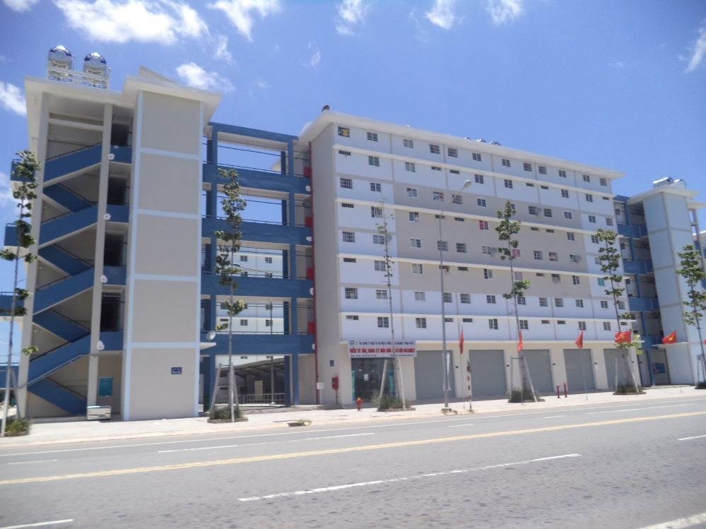 Nhu cầu về nhà ở xã hội đang rất lớn, nhưng nhiều gia đình có thu nhập thấp cũng không có đủ tài chính đề mua, phải đi thuê nhà trọ chật chội và xa nơi làm việc (Ảnh minh họa: Int)