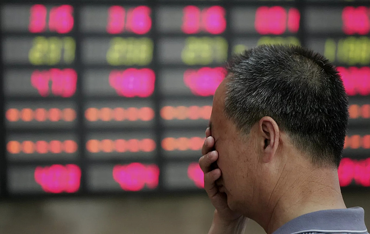 VN-Index giảm sâu 18,12 điểm, tương đương 1,33%, xuống còn 1.348,68 điểm.