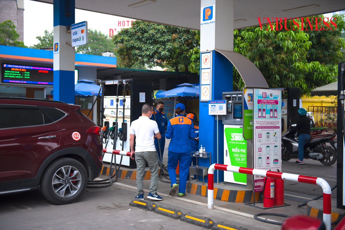 Giá xăng được điều chỉnh vào 15h chiều nay.