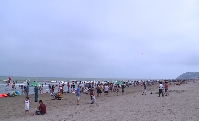 Sầm Sơn là địa điểm du lịch được nhiều du khách lựa chọn trong dịp nghỉ lễ 30-4 và 1-5 vừa qua.