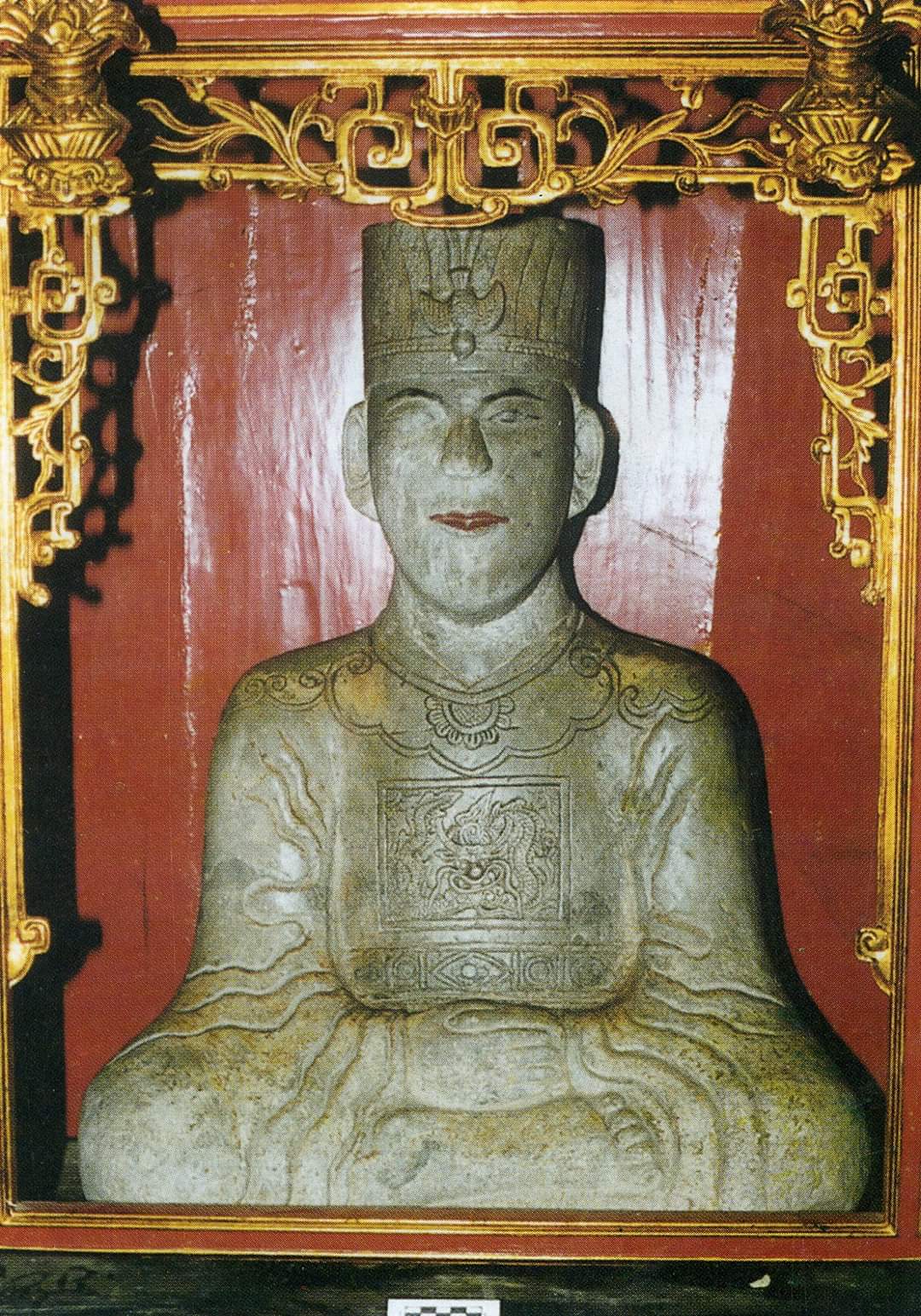 Tượng Thái tổ Mạc Đăng Dung.