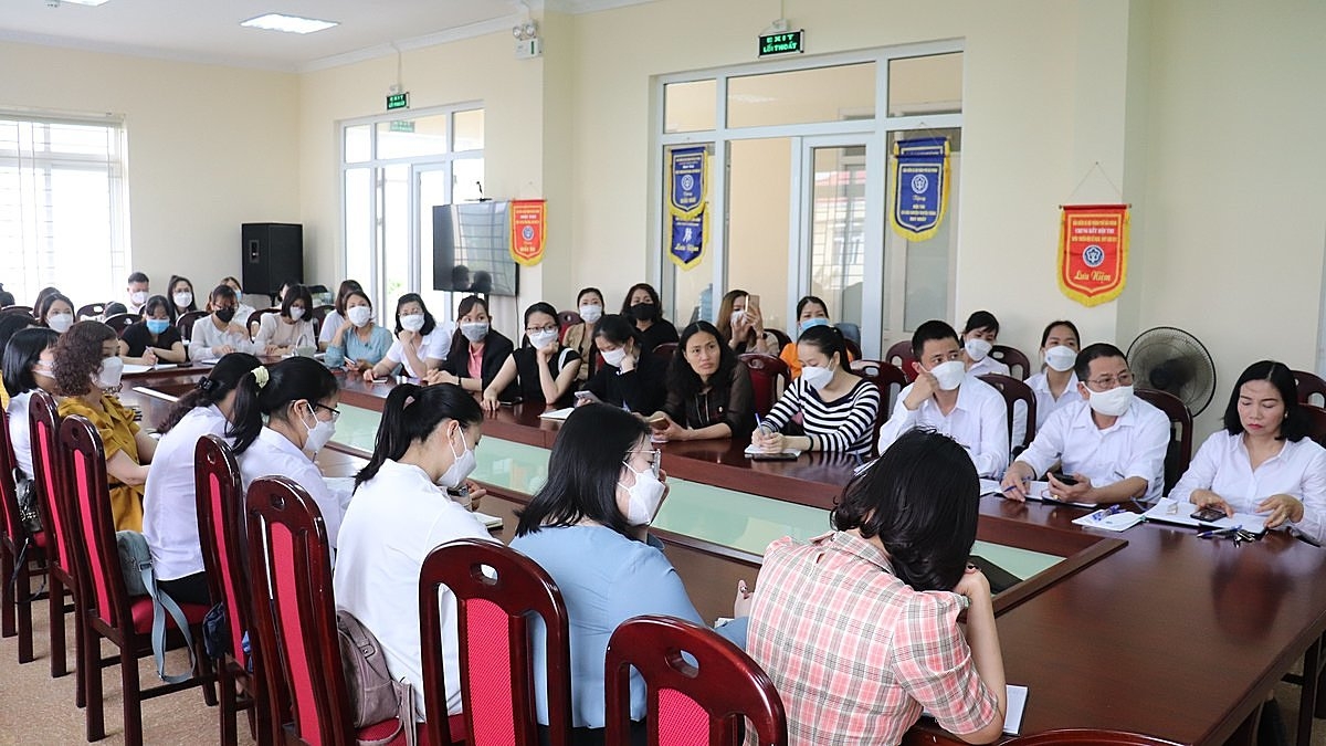 Hội nghị đối thoại với các doanh nghiệp đóng trên địa bàn do BHXH quận Dương Kinh tổ chức nhằm tuyên truyền pháp luật về BHXH, BHYT, BH thất nghiệp, BH tai nạn lao động - bệnh nghề nghiệp...