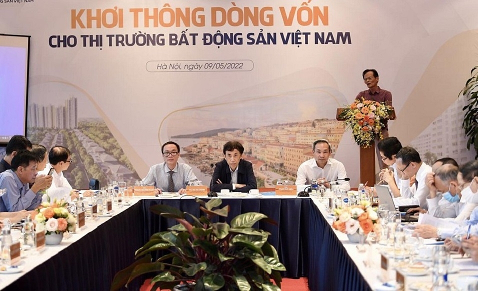 Tại Hội thảo “Khơi thông dòng vốn cho thị trường bất động sản Việt Nam”, các chuyên gia đã đưa ra nhiều ý kiến đóng góp nhằm quản lý thị trường bất động sản hiệu quả, an toàn và bền vững.