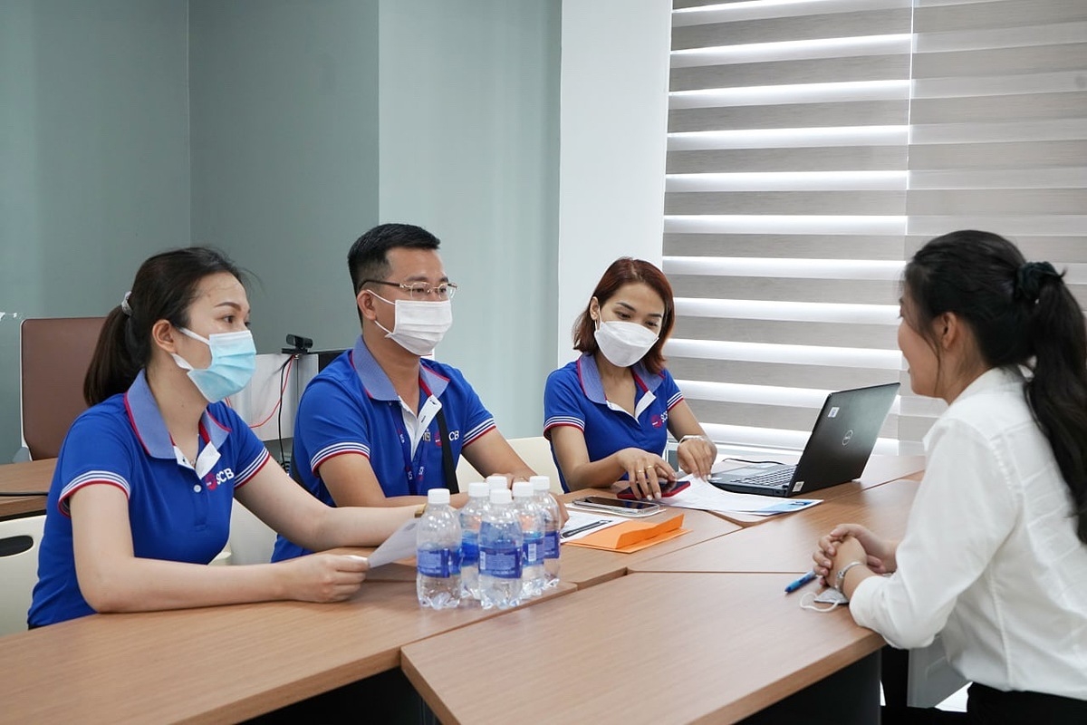 Ứng viên hào hứng đăng ký ứng tuyển ngay tại khu vực tuyển dụng SCB.