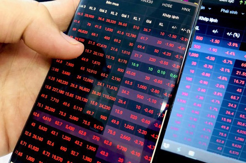 Việc bán tháo quá đà dẫn đến VN-Index liên tục lao dốc.