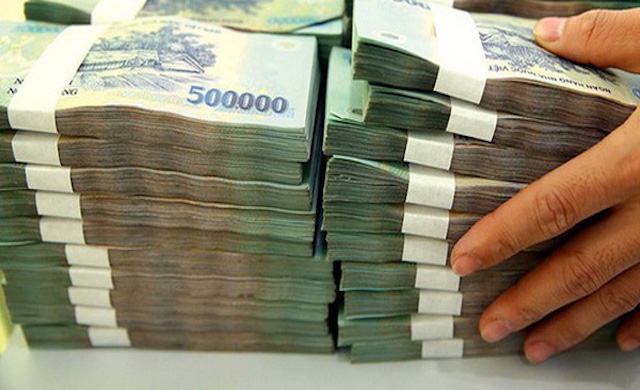 Cầu tín dụng cao, thanh khoản ngân hàng căng thẳng