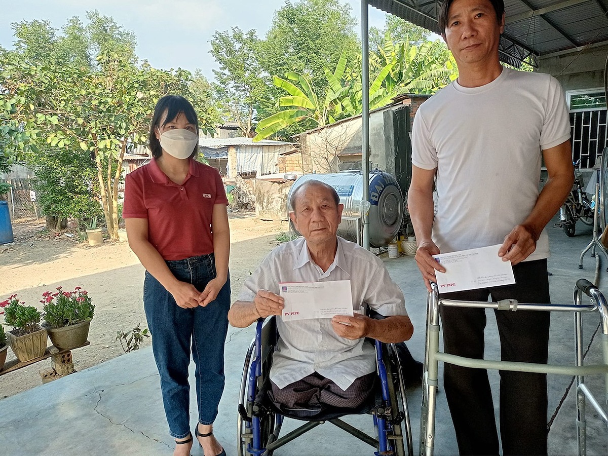 CLB ưu tiên hỗ trợ các hộ người tàn tật, gia đình có công với đất nước.