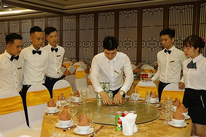 Thiếu hụt lao động có tay nghề, doanh nghiệp phải đẩy mạnh tuyển dụng lao động phổ thông và lao động không có bằng cấp, chứng chỉ để đào tạo.