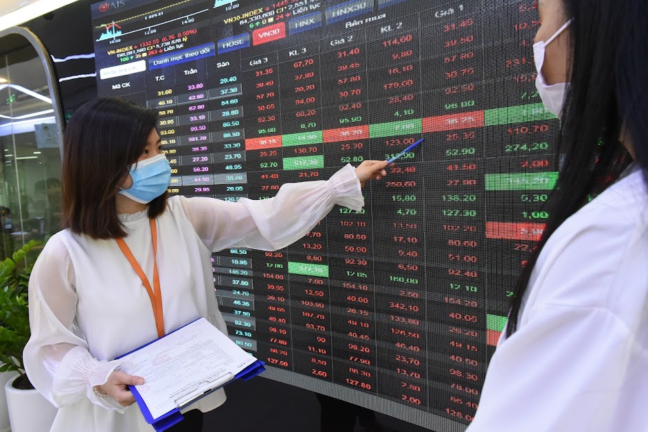 Thanh khoản suy giảm cho thấy nhiều nhà đầu tư vẫn còn lưỡng lự trong việc quay trở lại thị trường. (Ảnh: Int)