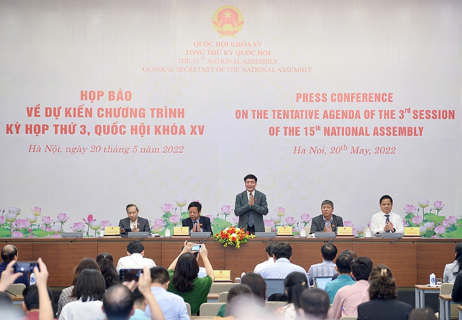 Chiều 20/5, tại Nhà Quốc hội, Văn phòng Quốc hội tổ chức họp báo về dự kiến Chương trình Kỳ họp thứ 3, Quốc hội khóa XV. Ủy viên Trung ương Đảng, Tổng Thư ký Quốc hội, Chủ nhiệm Văn phòng Quốc hội Bùi Văn Cường chủ trì họp báo.