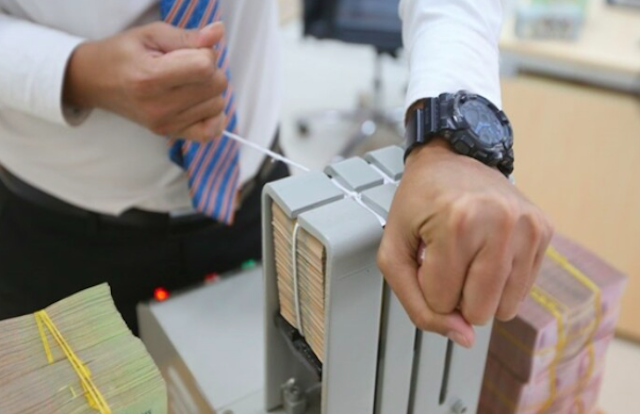 Ngân hàng Nhà nước vẫn rất khó khăn trong việc phát hiện, xử lý trường hợp cổ đông lớn và người có liên quan của cổ đông lớn cố tình che giấu số cổ phần sở hữu tại ngân hàng để lách quy định của pháp luật về sở hữu chéo/sở hữu vượt mức quy định.