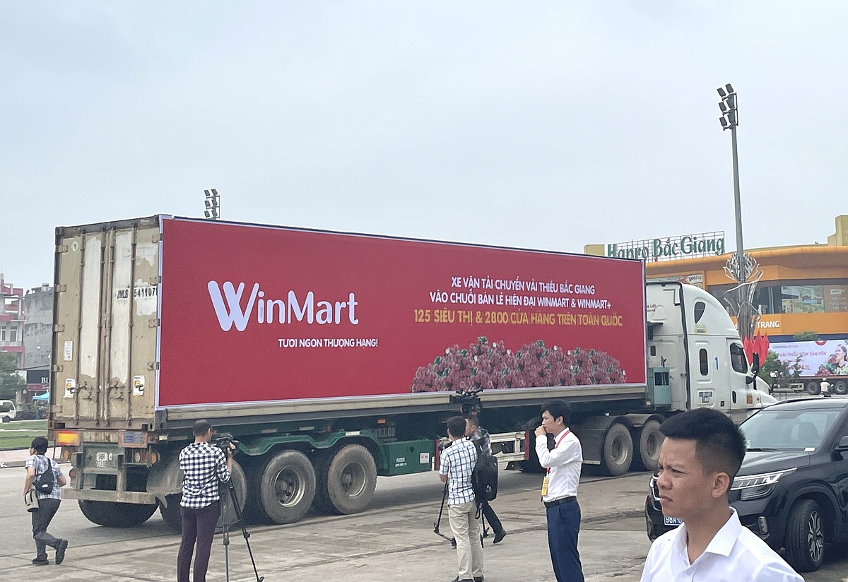 Xe tải vận chuyển vải thiều vào hệ thống WinMart_WinMart .