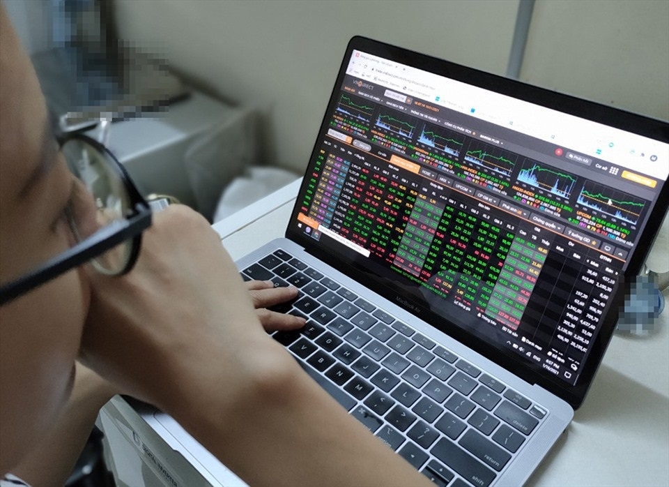 Nhóm ngành Ngân hàng và nhóm các doanh nghiệp đầu ngành trong các ngành được hỗ trợ sẽ được hưởng lợi từ gói hỗ trợ lãi suất 2% vừa ban hành.