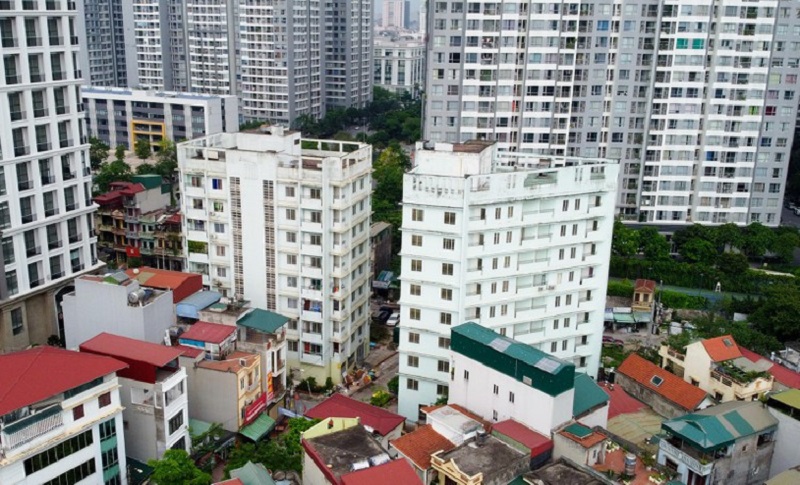 2 tòa nhà cao 9 tầng tại ngõ 13 Lĩnh Nam đã hoàn thiện 10 năm nhưng rất ít người ở.