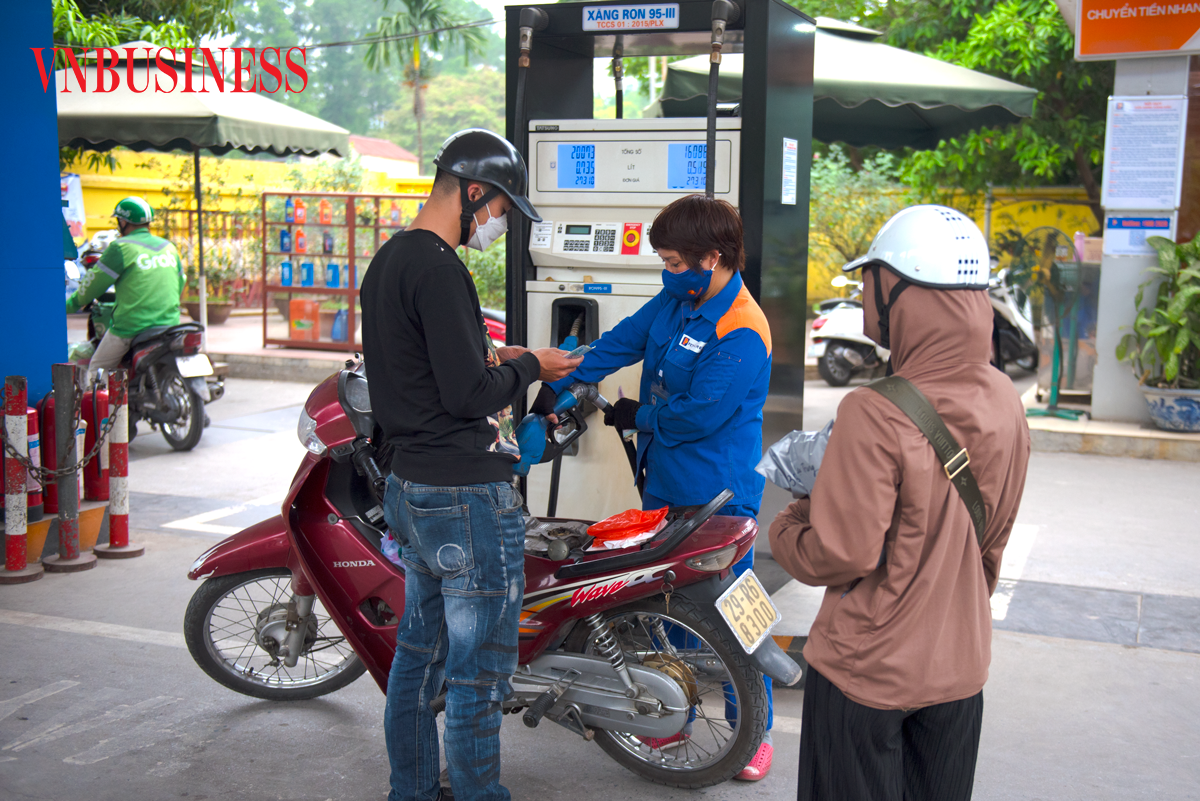 Liên Bộ Công Thương - Tài chính quyết định điều chỉnh tăng giá bán lẻ xăng dầu.