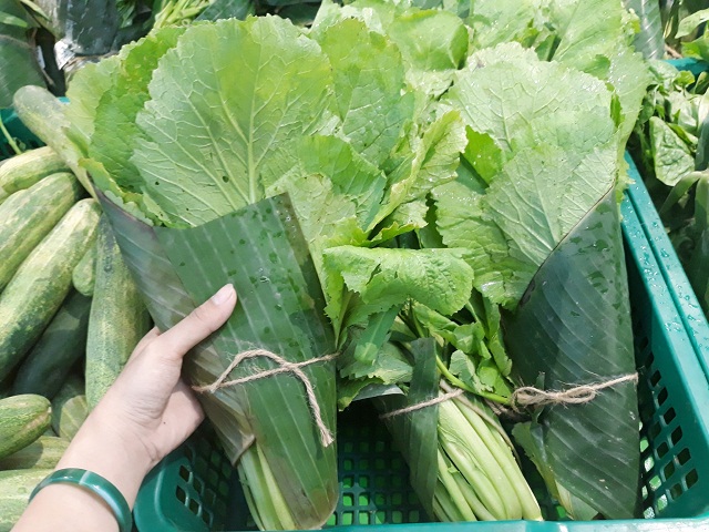 Việc sử dụng lá chuối không những để rau, củ được giữ tươi lâu hơn mà còn giúp người tiêu dùng nâng cao ý thức bảo vệ môi trường.