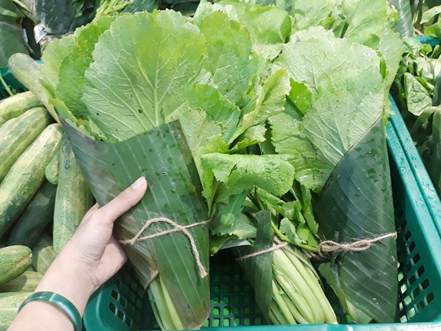 Việc sử dụng lá chuối không những để rau, củ được giữ tươi lâu hơn mà còn giúp người tiêu dùng nâng cao ý thức bảo vệ môi trường.