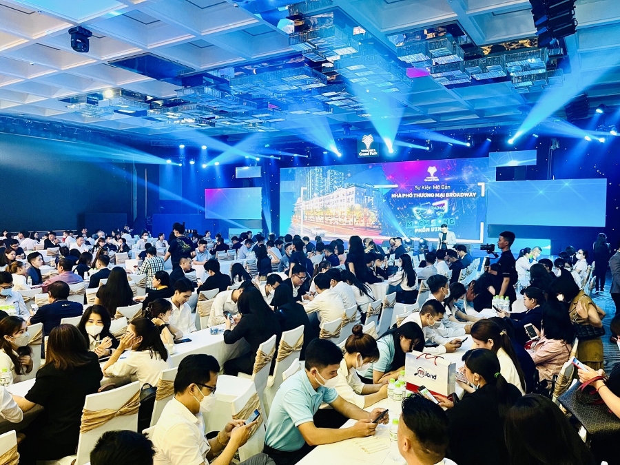 Buổi mở bán shophouse Broadway “cán đích” sớm hơn dự kiến bởi khách tham dự phần lớn là người mua thực, đã tìm hiểu dự án từ trước.