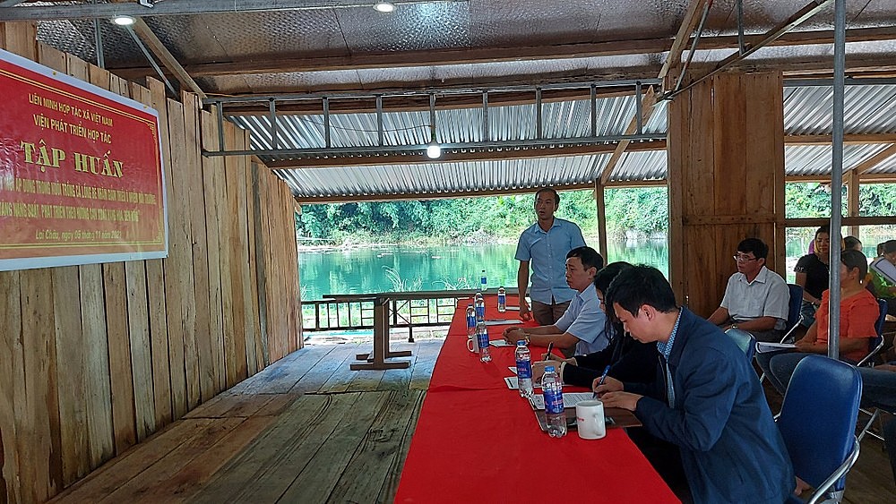 Các lớp tập huấn giúp HTX nắm vững quy trình sản xuất thủy sản bền vững, từ đó áp dụng hiệu quả kiến thức vào sản xuất.