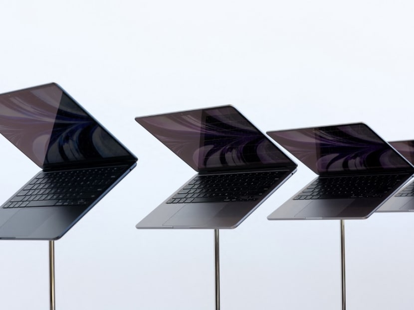 Máy tính xách tay MacBook Air mới được trưng bày tại WWDC22 của Apple Park vào ngày 06 tháng 6 năm 2022 ở Cupertino, California. (Ảnh: Justin Sullivan /AFP)