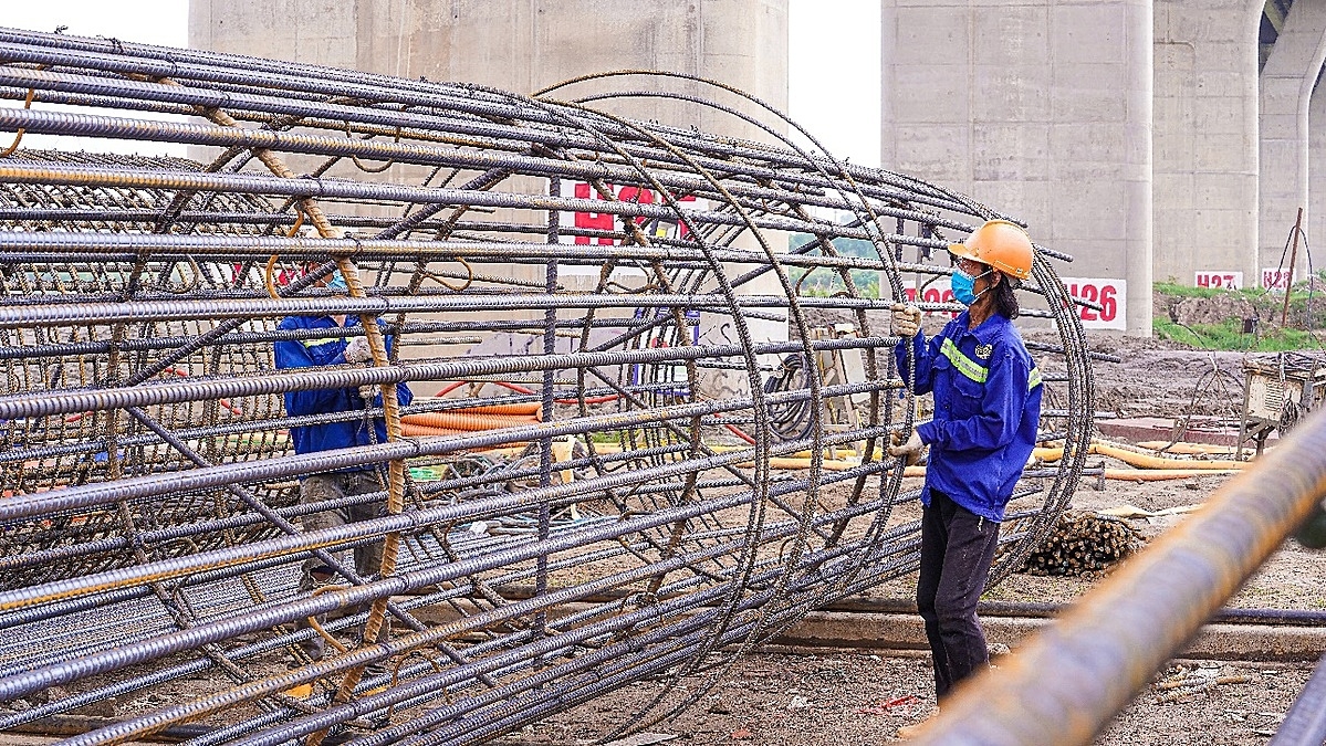 5 tháng đầu năm, vốn đầu tư thực hiện từ ngân sách nhà nước do Hà Nội quản lý đạt 15,5 nghìn tỷ đồng, tăng 2,3% so với cùng kỳ năm trước và đạt 30,5% kế hoạch năm.