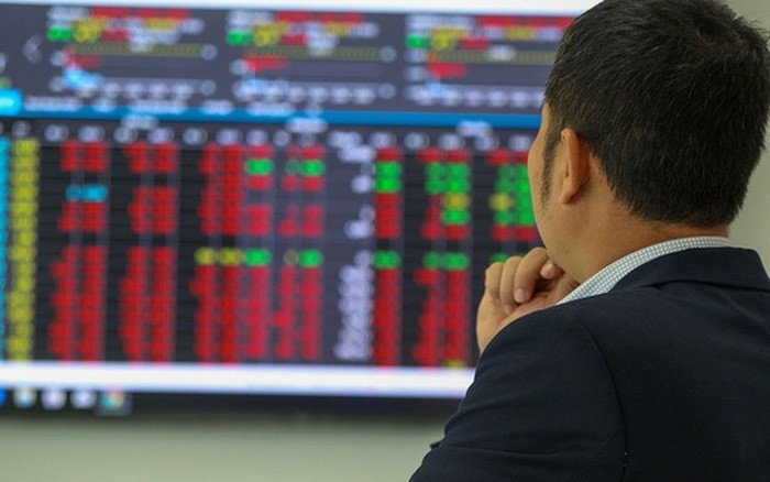 Dòng tiền mất hút khiến thị trường chung bị ảnh hưởng, trồi sụt thất thường.