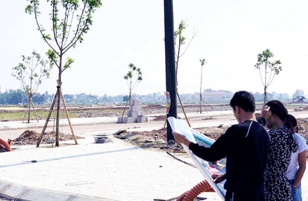 Đất nền vùng ven vẫn được đánh giá có nhiều dư địa cho nhà đầu tư khi thị trường bất động sản gặp khó.