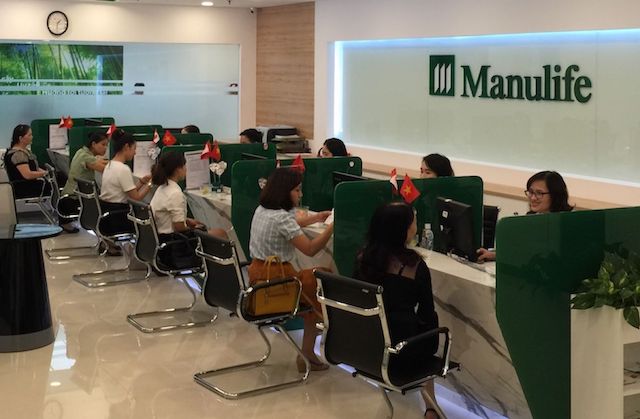 Manulife nằm trong nhóm năm doanh nghiệp đứng đầu ngành bảo hiểm nhân thọ, so kè về số hợp đồng bảo hiểm lẫn doanh thu phí khai thác mới với các doanh nghiệp Bảo Việt, AIA, Prudential và Dai-ichi.
