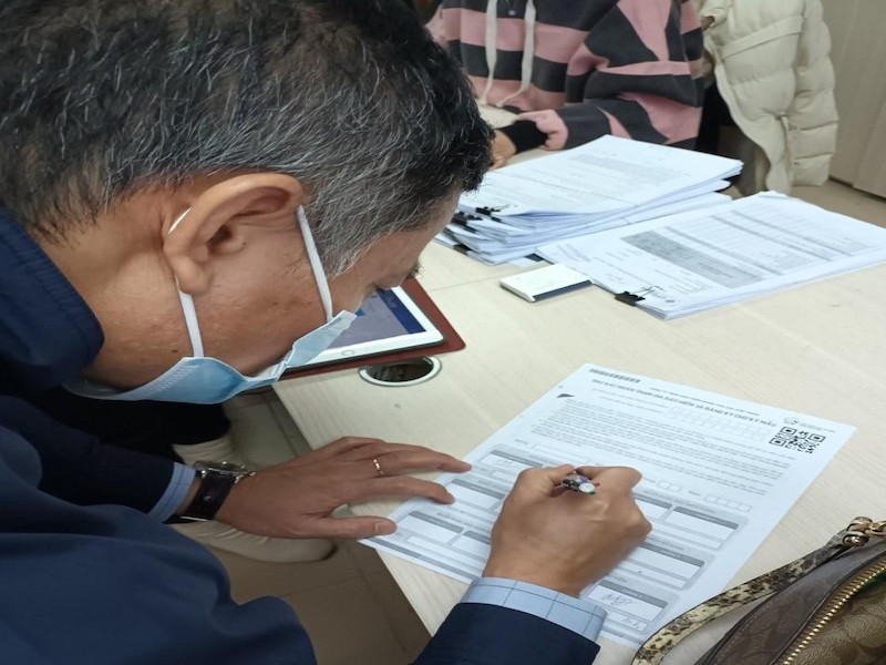 Nhiều khách hàng phản ánh họ phải chấp nhận mua bảo hiểm để được vay vốn ngân hàng sau khi đã tìm mọi cách nhưng không thể từ chối mua bảo hiểm nhân thọ. (Ảnh: Int)