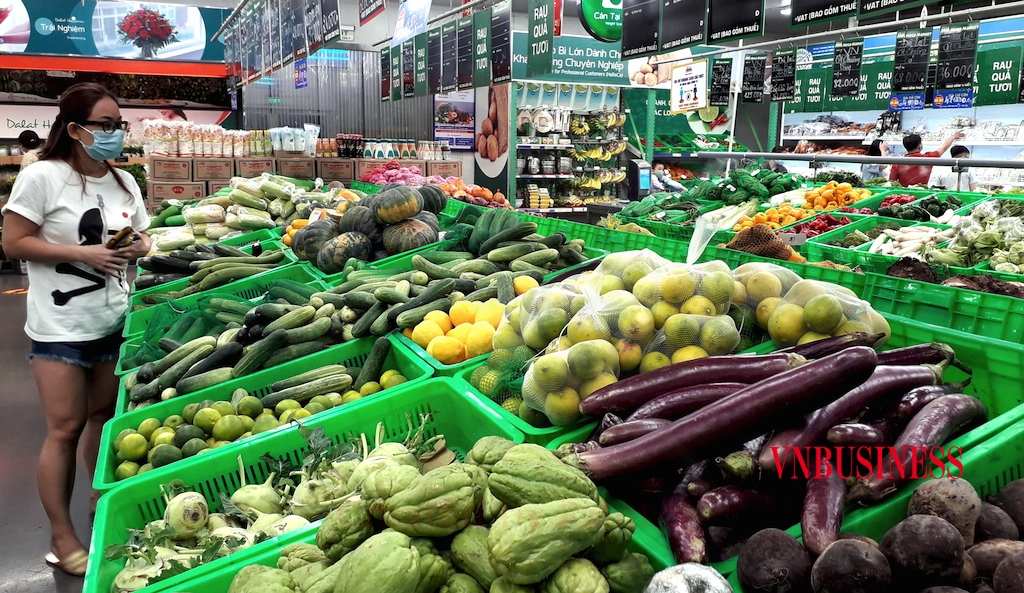 Chắc chắn khi giá xăng tăng cao kỷ lục như hiện tại sẽ dẫn đến việc tăng giá các mặt hàng khác do tính chất truyền dẫn, ảnh hưởng đến việc chi tiêu của người dân.