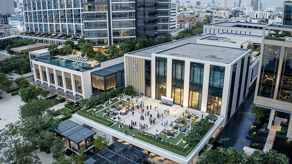 Tiệc cocktail tại Four Seasons, Bangkok mang đến trải nghiệm “hàng hiệu” ven sông.