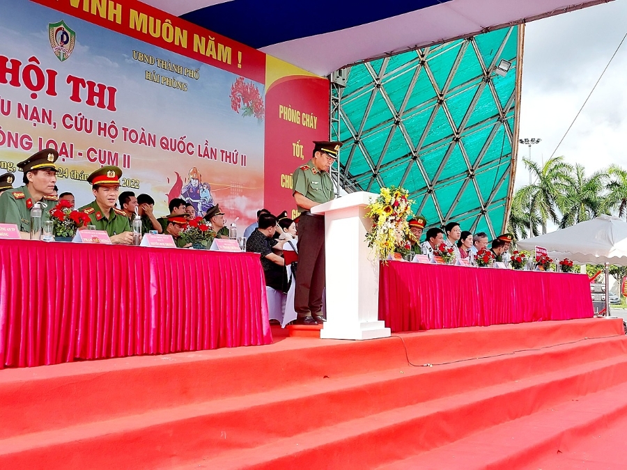 Giám đốc công an thành phố Hải Phòng phát biểu khai mạc hội nghị.