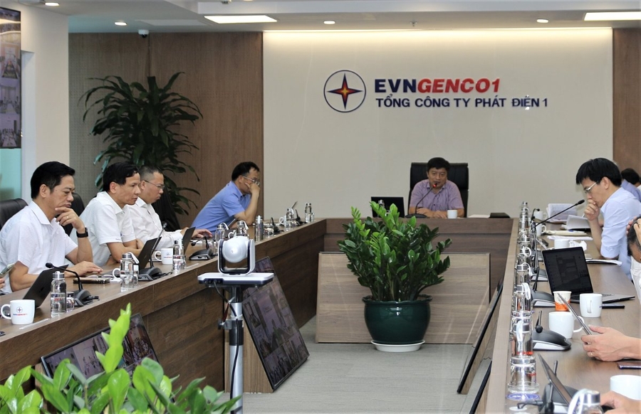 Ông Nguyễn Tiến Khoa, Chủ tịch HĐTV EVNGENCO1, Trưởng Ban chỉ đạo Chuyển đổi số chủ trì buổi làm việc.