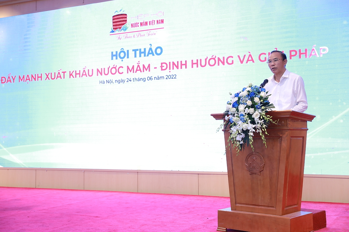 Ông Phùng Đức Tiến – Thứ trưởng Bộ Nông nghiệp và Phát triển nông thôn khai mạc và chỉ đạo Hội thảo.