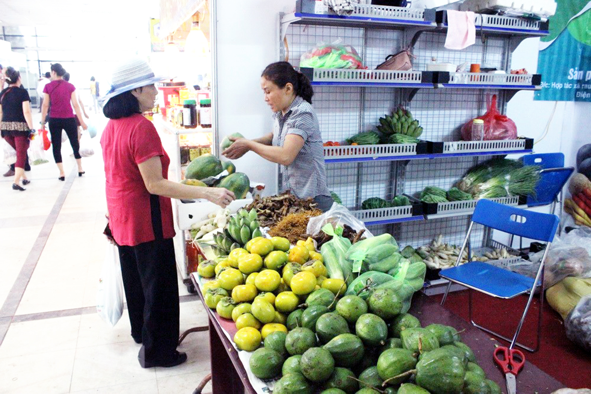 Trước khi mở cửa thị trường xuất khẩu, nông sản cần có được niềm tin của người tiêu dùng trong nước.