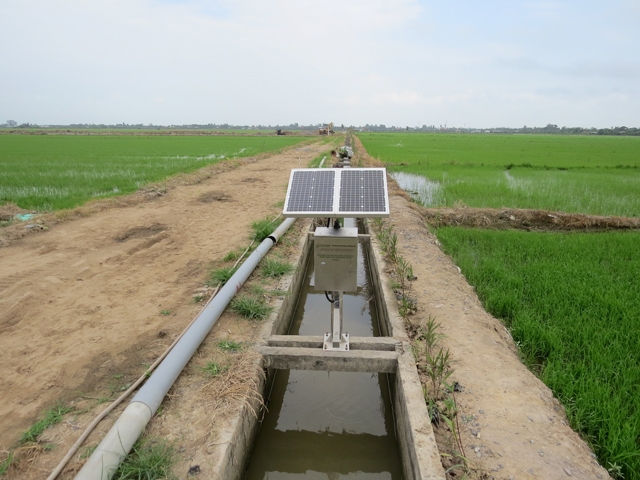 Hệ thống cảm biến quan trắc mực nước gắn với hệ thống trạm bơm của HTX Mỹ Đông.