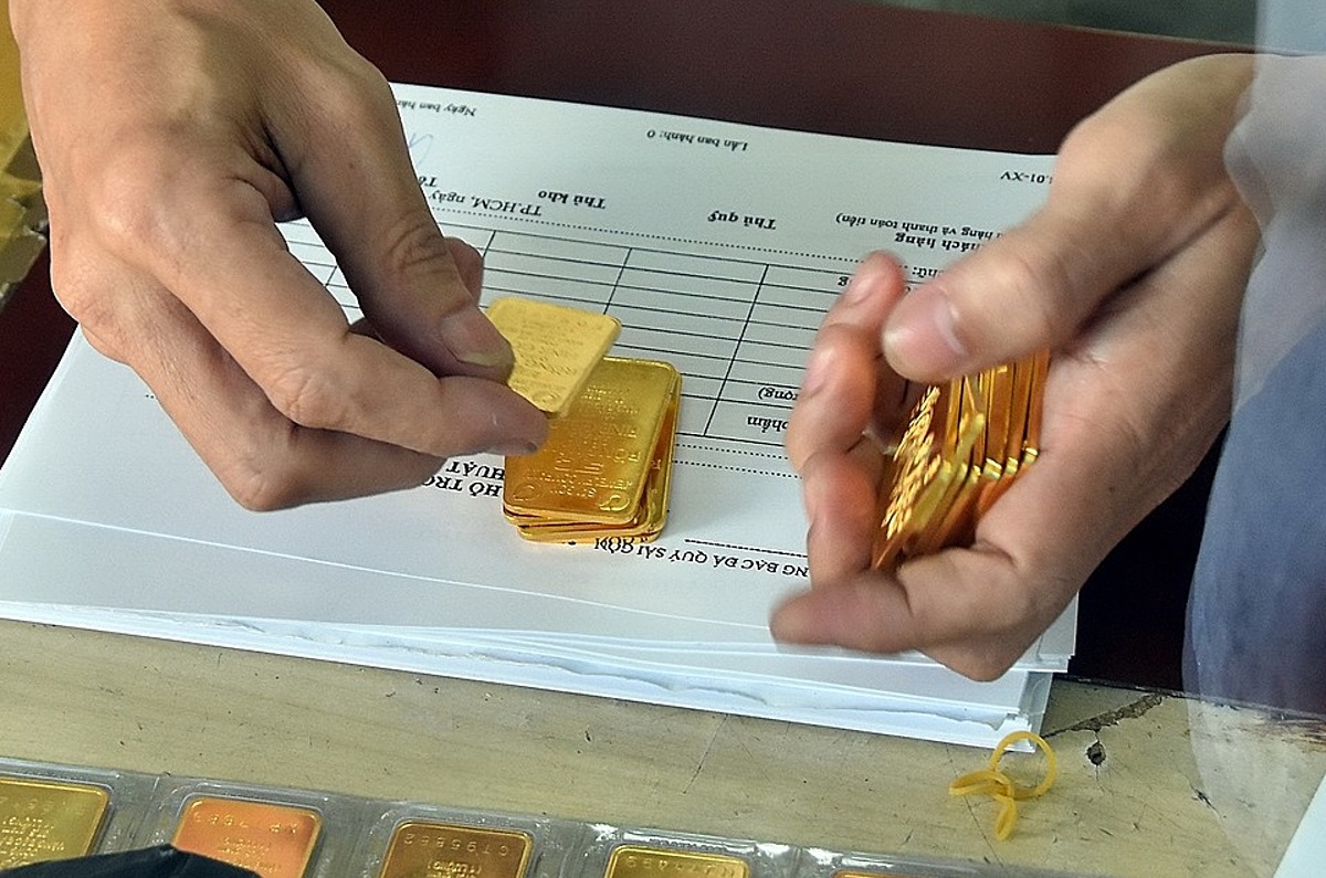 Chênh lệch giá mua và bán khá cao đang gây thua lỗ cho người mua. (Ảnh: Int)